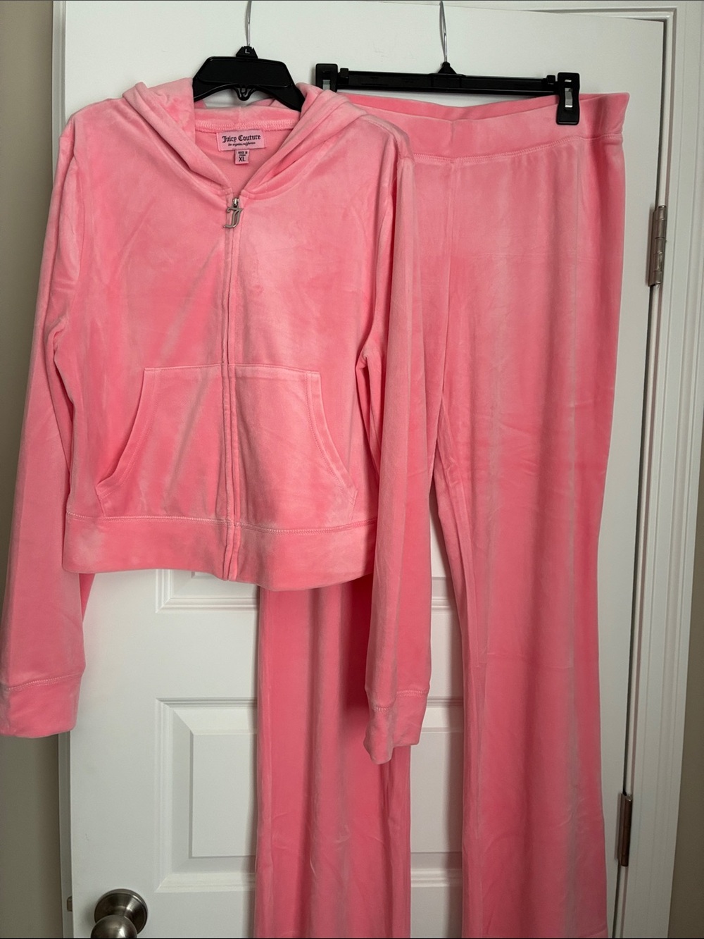 Juicy Couture Pink Velour Zip Hoodie & Rhinestone Logo Sweatpants Set - Picture 3 of 5